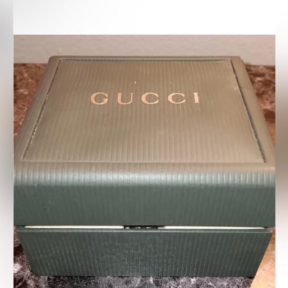 Authentic GUCCI Silver 5500L Stainless Steel Date Ladies Watch - Picture 2 of 2